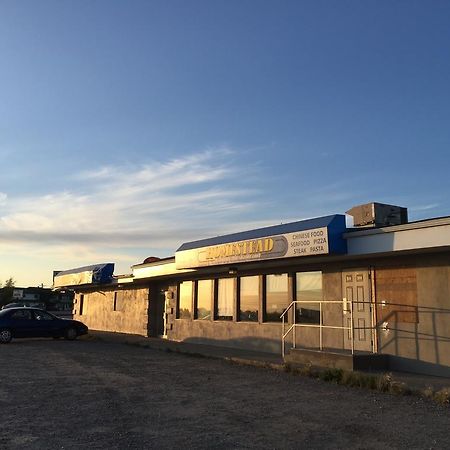 Wakiki Motel & Lounge Meadow Lake Екстер'єр фото